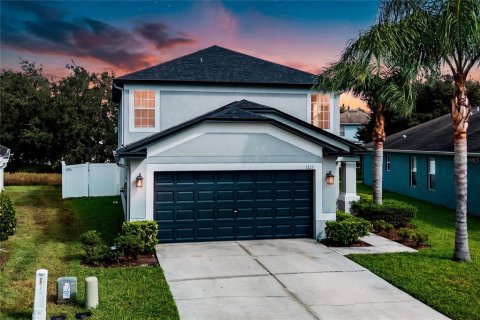 House in Land O' Lakes, Florida 3 bedrooms, 168.71 sq.m. № 2418767 - photo 2