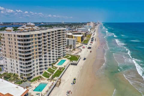 Condo in Daytona Beach, Florida, 3 bedrooms  № 2142331 - photo 2