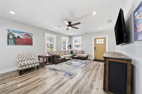 Villa ou maison à vendre à Tampa, Floride: 3 chambres, 188.22 m2 № 2395740 - photo 5