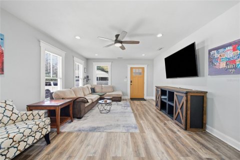Villa ou maison à vendre à Tampa, Floride: 3 chambres, 188.22 m2 № 2395740 - photo 4