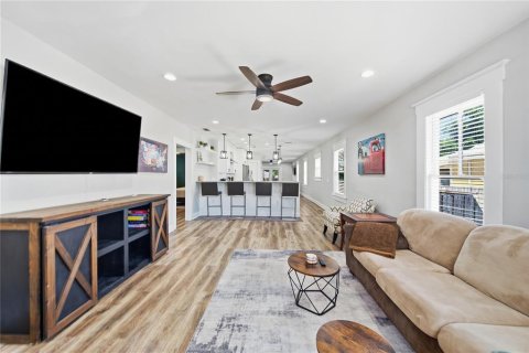 Villa ou maison à vendre à Tampa, Floride: 3 chambres, 188.22 m2 № 2395740 - photo 8