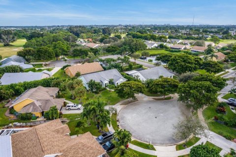 Villa ou maison à louer à Delray Beach, Floride: 3 chambres, 197.97 m2 № 1216249 - photo 1
