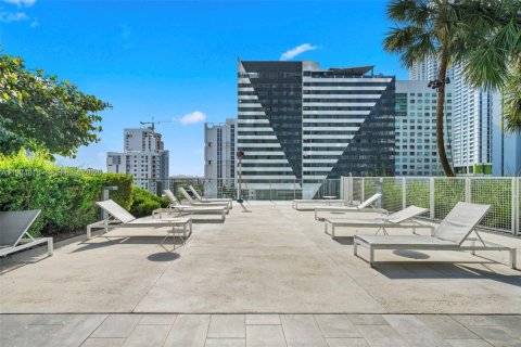 Condo in Miami, Florida, 2 bedrooms  № 2047140 - photo 30