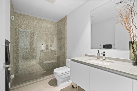 Condo in Miami, Florida, 2 bedrooms  № 2047140 - photo 24