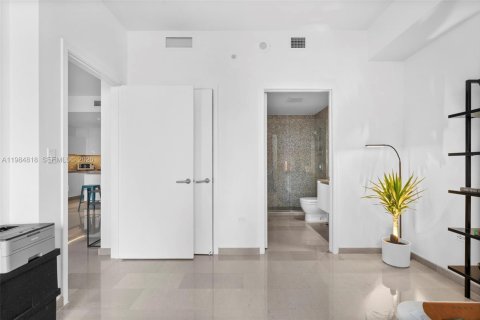 Condo in Miami, Florida, 2 bedrooms  № 2047140 - photo 22