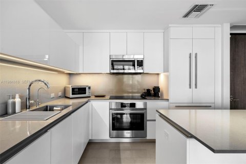 Condo in Miami, Florida, 2 bedrooms  № 2047140 - photo 17