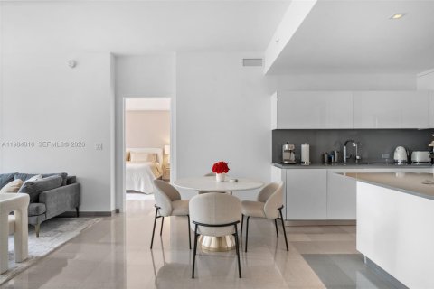 Condo in Miami, Florida, 2 bedrooms  № 2047140 - photo 3