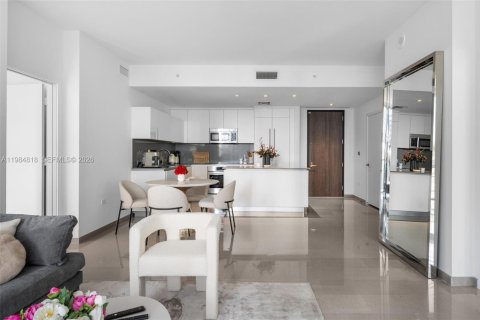 Condo in Miami, Florida, 2 bedrooms  № 2047140 - photo 9