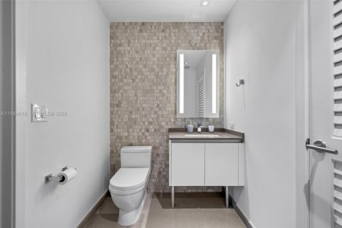 Condo in Miami, Florida, 2 bedrooms  № 2047140 - photo 23