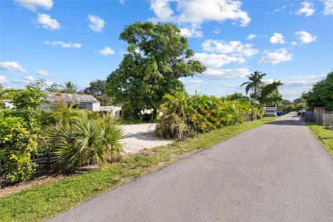 House in Hollywood, Florida 2 bedrooms, 123.37 sq.m. № 2013478 - photo 16