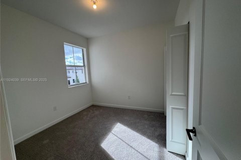 Villa ou maison à louer à Homestead, Floride: 3 chambres, 143.53 m2 № 1982371 - photo 3