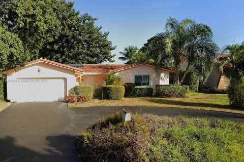 House in Coral Springs, Florida 4 bedrooms, 171.03 sq.m. № 1955212 - photo 1