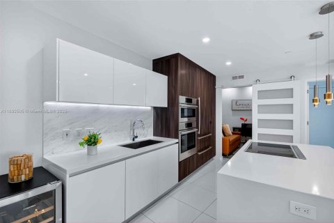 Copropriété à louer à Miami, Floride: 2 chambres, 144.93 m2 № 1946735 - photo 13