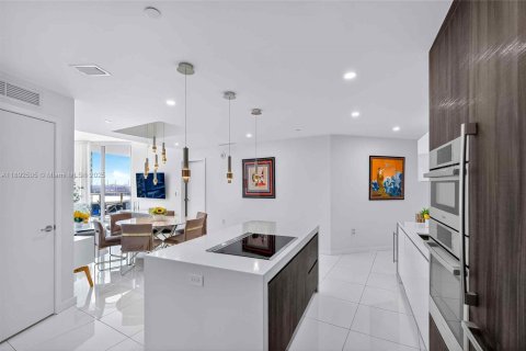 Copropriété à louer à Miami, Floride: 2 chambres, 144.93 m2 № 1946735 - photo 1