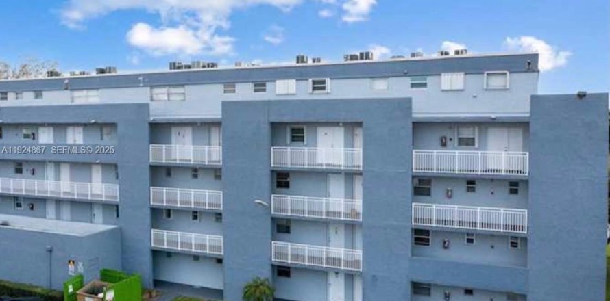 Condo à Miami, Floride, 4 chambres  № 1989273