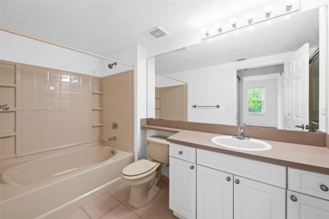 Townhouse in Coral Springs, Florida 2 bedrooms, 117.8 sq.m. № 1813882 - photo 16