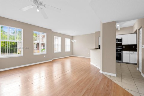 Townhouse in Coral Springs, Florida 2 bedrooms, 117.8 sq.m. № 1813882 - photo 3