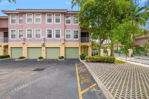 Townhouse in Coral Springs, Florida 2 bedrooms, 117.8 sq.m. № 1813882 - photo 1