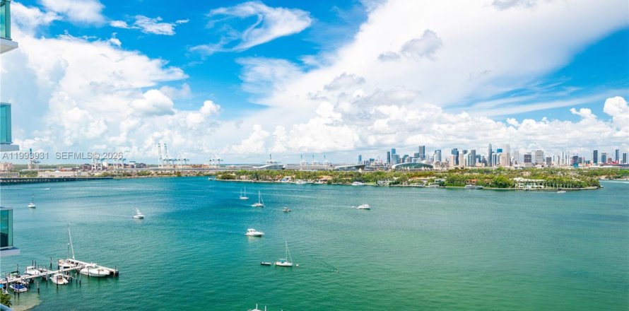 Кондоминиум с 1 спальней в Майами-Бич, Флорида № 2055710