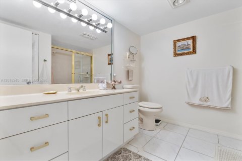 Condo in Hallandale Beach, Florida, 2 bedrooms  № 2186054 - photo 19