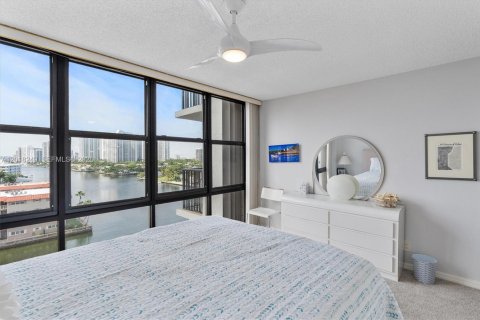 Condo in Hallandale Beach, Florida, 2 bedrooms  № 2186054 - photo 14