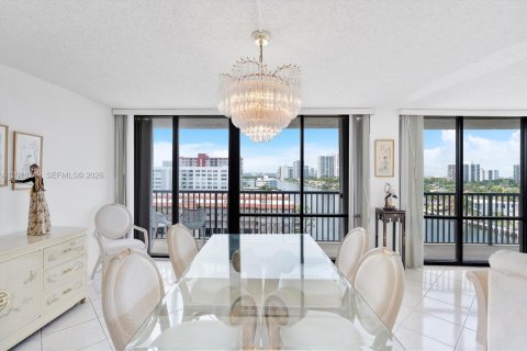 Condo in Hallandale Beach, Florida, 2 bedrooms  № 2186054 - photo 4