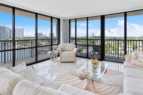 Condo in Hallandale Beach, Florida, 2 bedrooms  № 2186054
