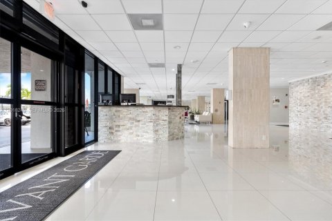 Condo in Hallandale Beach, Florida, 2 bedrooms  № 2186054 - photo 28