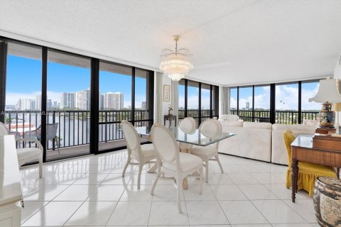Condo in Hallandale Beach, Florida, 2 bedrooms  № 2186054 - photo 3