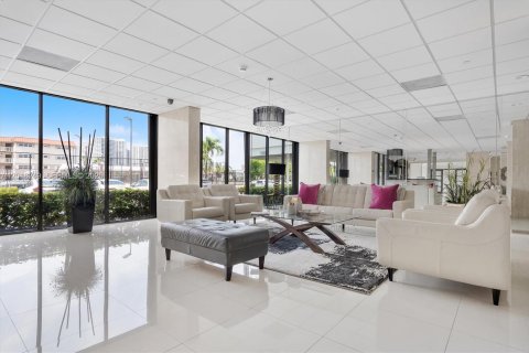 Condo in Hallandale Beach, Florida, 2 bedrooms  № 2186054 - photo 29