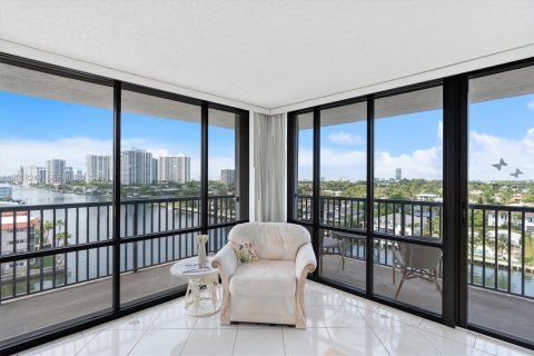 Condo in Hallandale Beach, Florida, 2 bedrooms  № 2186054 - photo 6