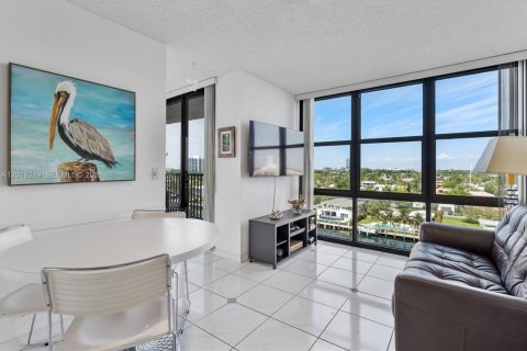 Condo in Hallandale Beach, Florida, 2 bedrooms  № 2186054 - photo 12