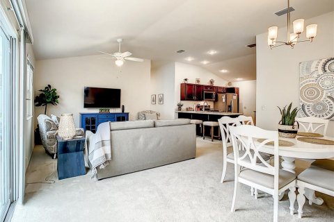House in The Villages, Florida 2 bedrooms, 106.65 sq.m. № 1837882 - photo 8