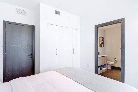 Condo in Miami, Florida, 3 bedrooms  № 1863591 - photo 21