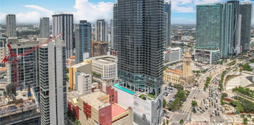 Condo in Miami, Florida, 3 bedrooms  № 1863591