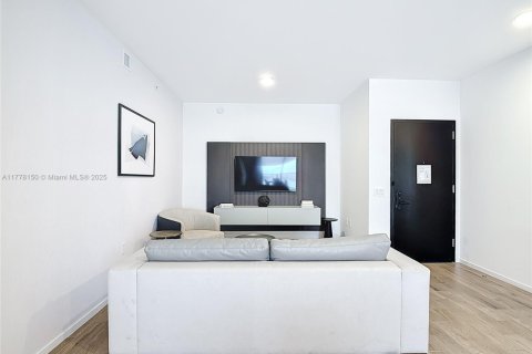 Condo in Miami, Florida, 3 bedrooms  № 1863591 - photo 9