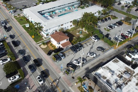 Commercial property in Lauderdale-by-the-Sea, Florida № 2146223 - photo 3