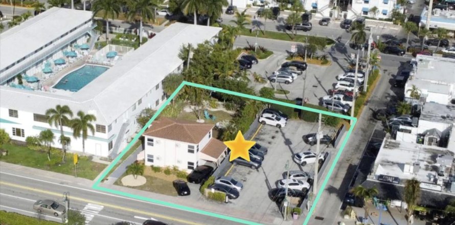 Commercial property in Lauderdale-by-the-Sea, Florida № 2146223
