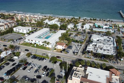 Commercial property in Lauderdale-by-the-Sea, Florida № 2146223 - photo 13