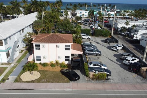 Commercial property in Lauderdale-by-the-Sea, Florida № 2146223 - photo 10