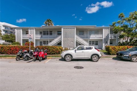 Condominio en venta en Miami Beach, Florida, 1 dormitorio, 56.58 m2 № 1952165 - foto 1