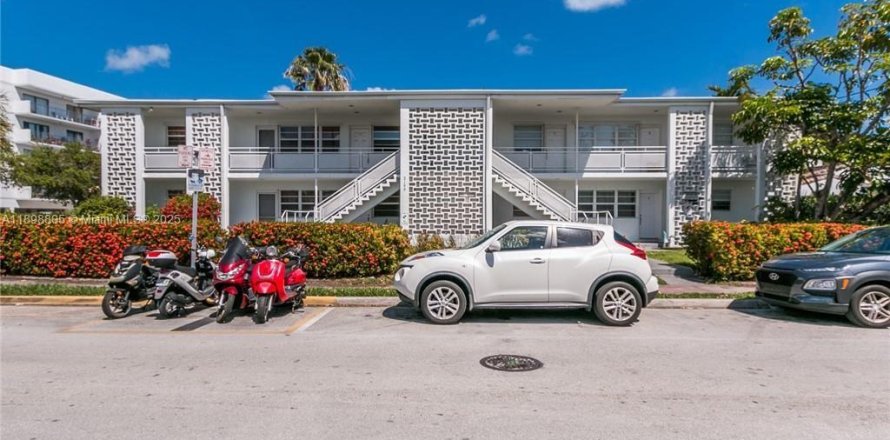 Condominio en Miami Beach, Florida, 1 dormitorio  № 1952165