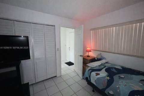 Condo in Miami, Florida, 2 bedrooms № 1990061 - photo 4