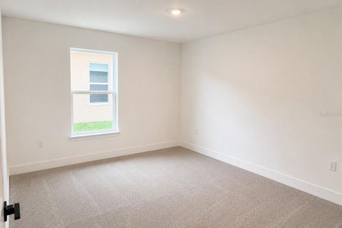 House in Leesburg, Florida 3 bedrooms, 140.47 sq.m. № 2138038 - photo 8