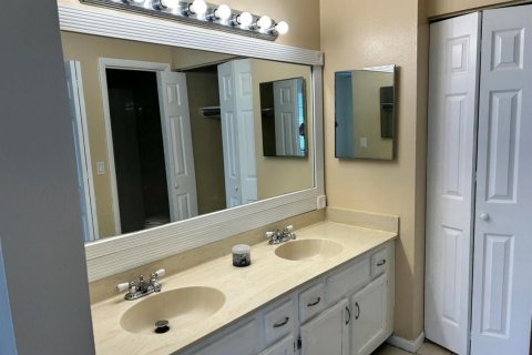 Copropriété à louer à St. Lucie, Floride: 2 chambres, 110.55 m2 № 2374542 - photo 4