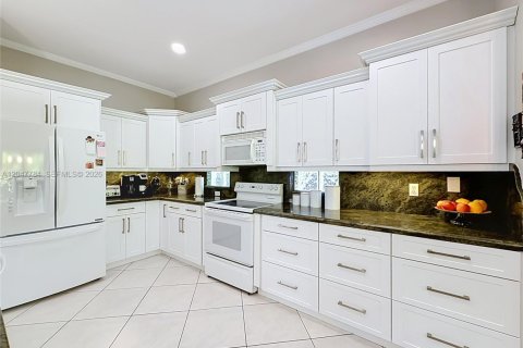 Villa ou maison à vendre à Miramar, Floride: 4 chambres, 221.39 m2 № 2274105 - photo 28