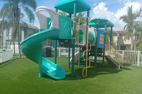 Villa ou maison à vendre à Miramar, Floride: 4 chambres, 221.39 m2 № 2274105 - photo 2