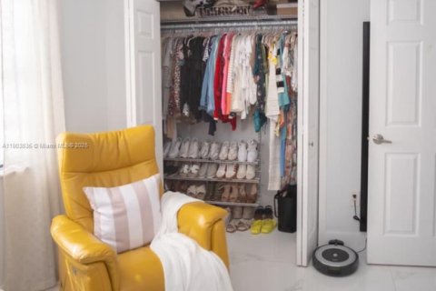 Villa ou maison à vendre à Miami, Floride: 4 chambres, 161.93 m2 № 2015442 - photo 17