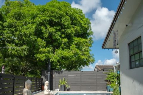 Villa ou maison à vendre à Miami, Floride: 4 chambres, 161.93 m2 № 2015442 - photo 22