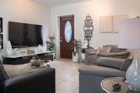 Villa ou maison à vendre à Miami, Floride: 4 chambres, 161.93 m2 № 2015442 - photo 24